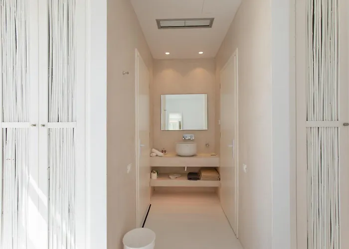 The Ammonite ホテル 4*