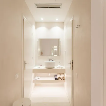 Отель The Ammonite 4*
